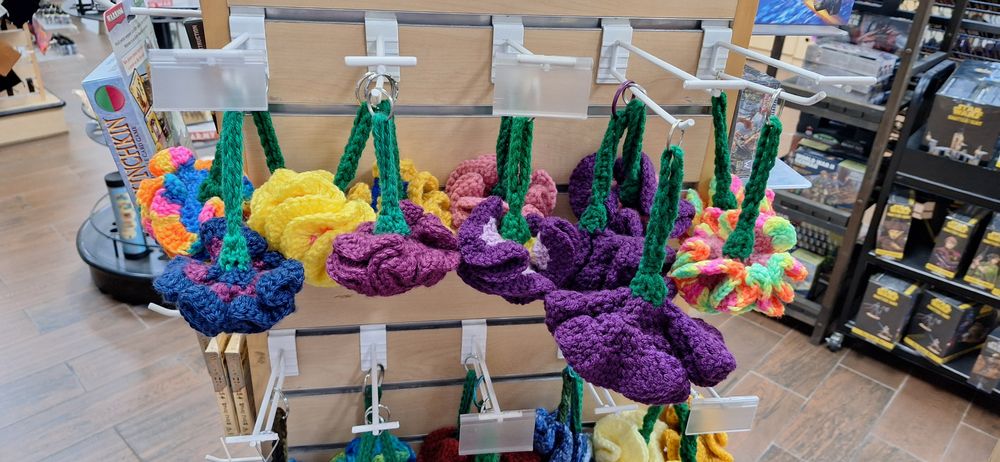 Crochet Flower Keychain 2 colors